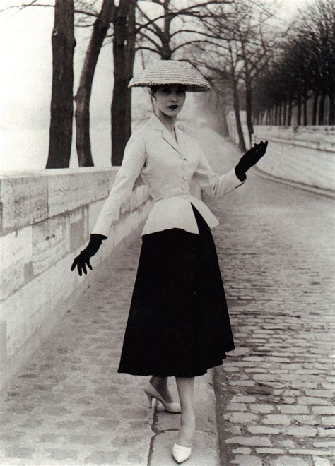 dior bar suit 1947|christian Dior corolle collection 1947.